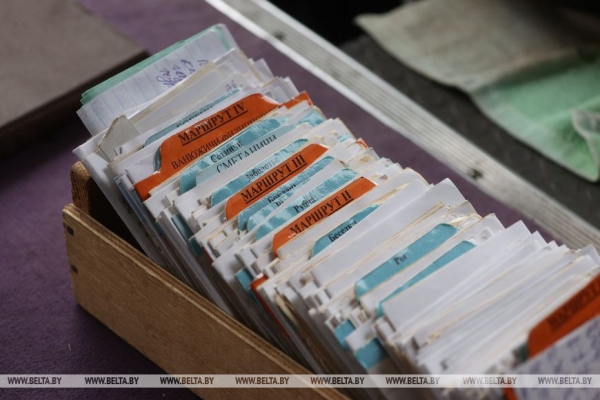 "Саш, покажи Шварценеггера!" Библиотекари из Петрикова стали звездами соцсетей "Саш, покажи Шварценеггера!" Библиотекари из Петрикова стали звездами соцсетей