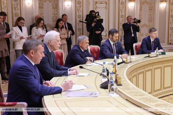 Лукашенко: Беларусь и Россия делают очень большую ставку на промышленную сферу Лукашенко: Беларусь и Россия делают очень большую ставку на промышленную сферу