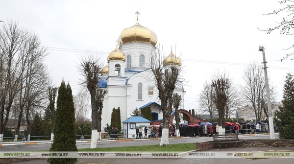 Российский "зонтик", новая страница в IT, первая леди и свечка с земляками. Итоги предпасхальной недели Президента