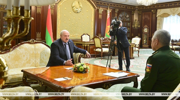 Российский "зонтик", новая страница в IT, первая леди и свечка с земляками. Итоги предпасхальной недели Президента