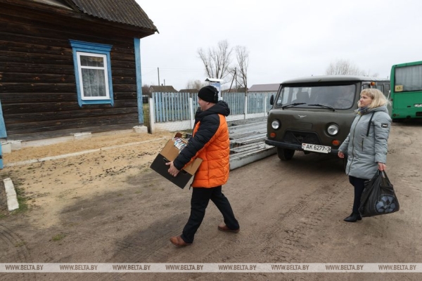 "Саш, покажи Шварценеггера!" Библиотекари из Петрикова стали звездами соцсетей "Саш, покажи Шварценеггера!" Библиотекари из Петрикова стали звездами соцсетей